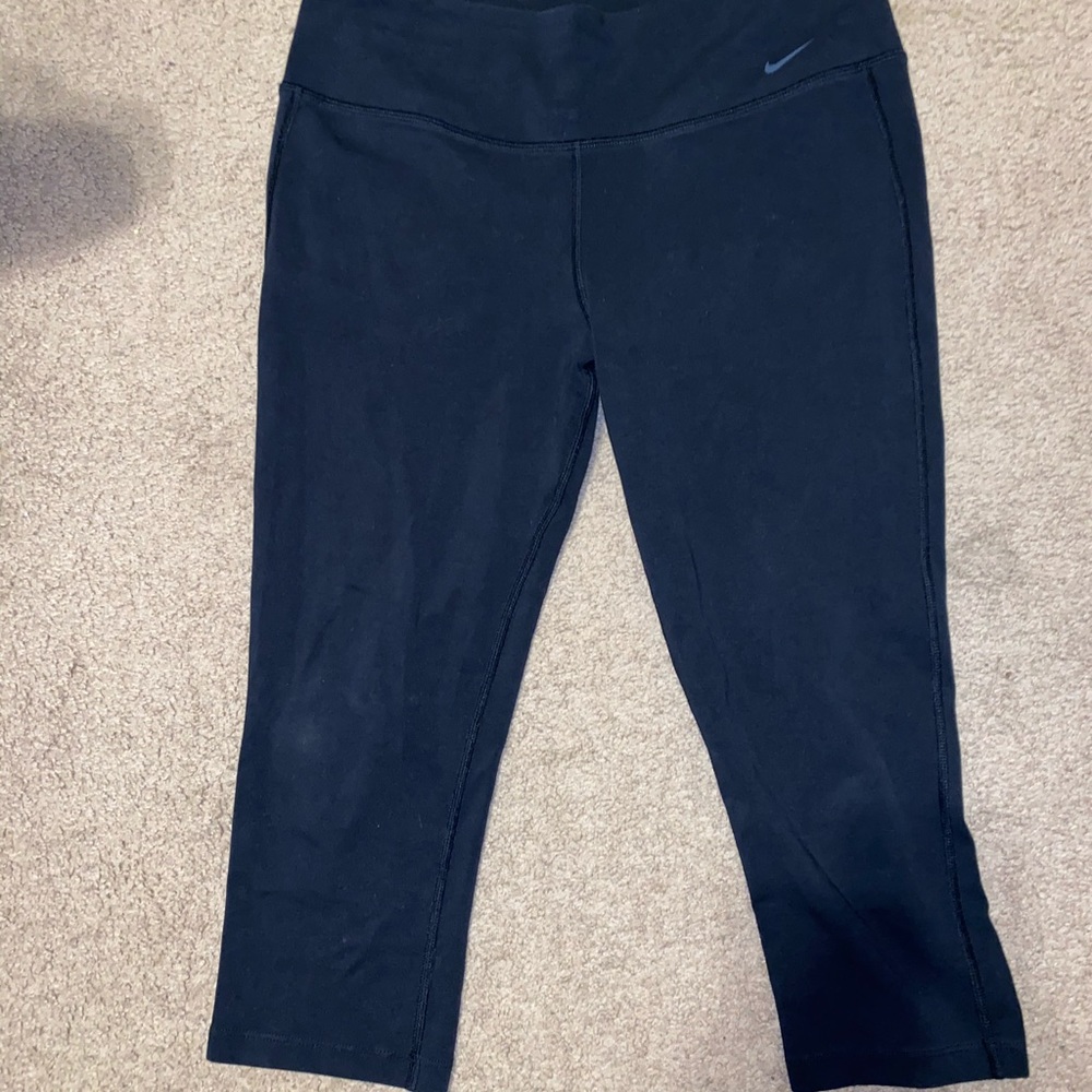NIKE dri fit Capri leggings
